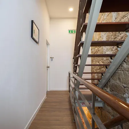 Modern Metro Balcony Ac Central Porto Apartment
