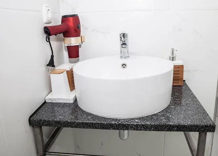 Cozy Star 1 Balcony Ac Near Merto 公寓 波尔图